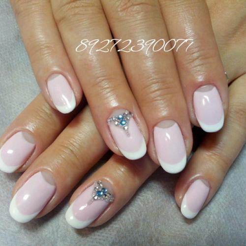 Милые девушки есть места на маникюр гель. 07