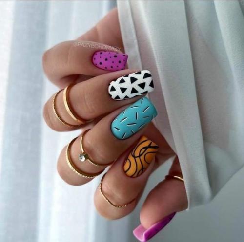 Оригинальные идеи модного педикюра на весну - лето 2023. 04