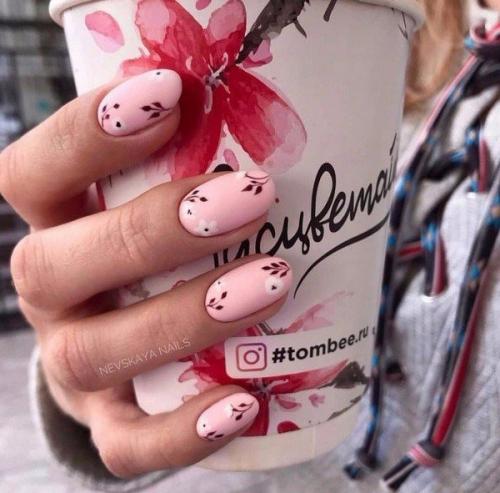 Маникюр на овальную форму ногтей - один из самых актуальных и популярных. 03