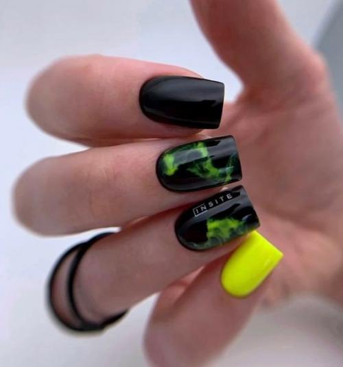 Оригинальные идеи модного педикюра на весну - лето 2023. 03