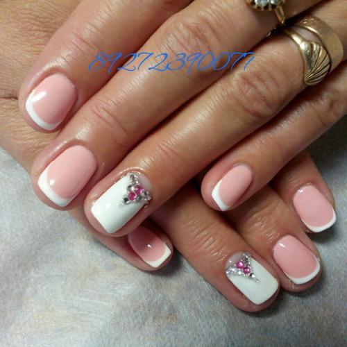 Милые девушки есть места на маникюр гель. 06