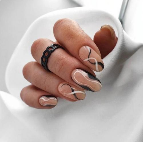 Акварельный маникюр, имитирующий нежные краски и переходы цветов, создает неповторимый и эффектный образ на ногтях. 01