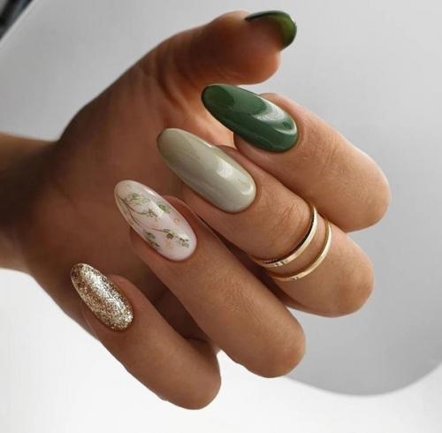 Акварельный маникюр, имитирующий нежные краски и переходы цветов, создает неповторимый и эффектный образ на ногтях. 09