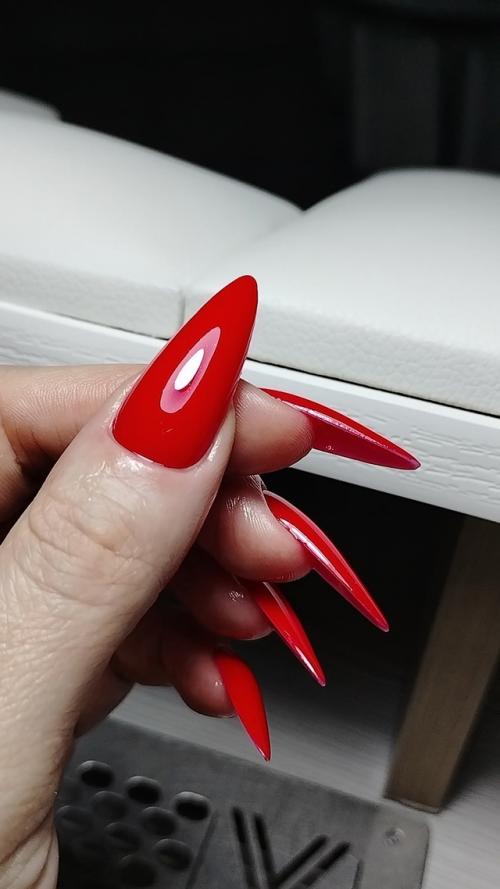 Наращивание ногтей может помочь укрепить слабые и ломкие ногти, предотвращая их ломкость! 01