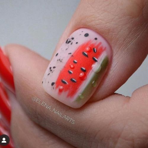 Акцент на большом пальце - новинки модного маникюра для весны и лета. 03