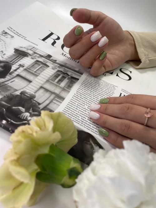 Когда ты любишь не только делать красивый маникюр, но и фотографировать его тогда ты заморачиваешься и ищешь интересные фоны, ракурсы, аксессуары. 05