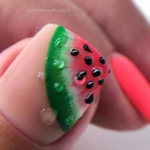 Акцент на большом пальце - новинки модного маникюра для весны и лета. 05