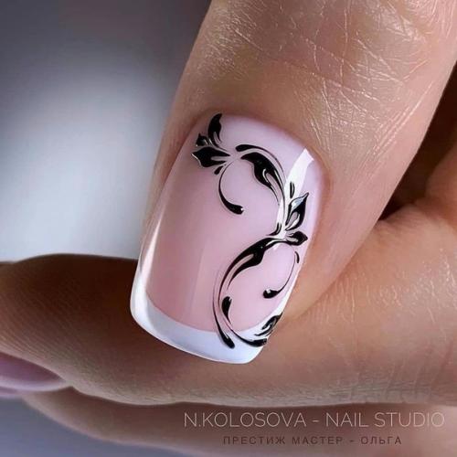 Акцент на большом пальце - новинки модного маникюра для весны и лета. 06