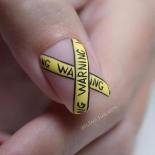 Акцент на большом пальце - новинки модного маникюра для весны и лета. 02