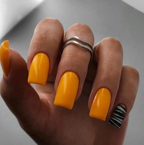 Акварельный маникюр, имитирующий нежные краски и переходы цветов, создает неповторимый и эффектный образ на ногтях. 06