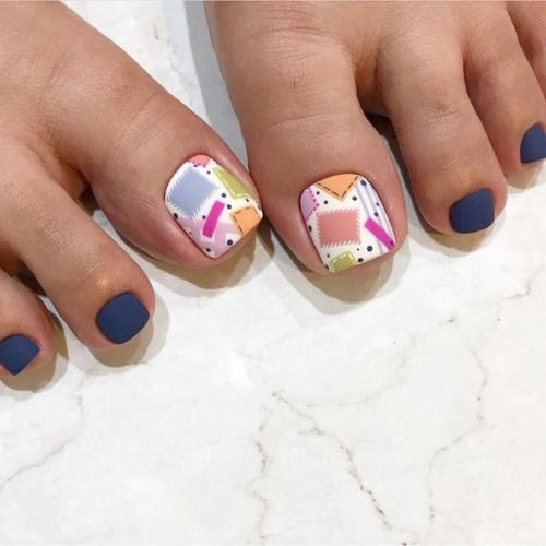 Педикюр с абстракцией. 10. 08