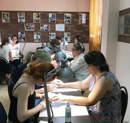 В школе Nailschool Екатерины Бердниковой. 08