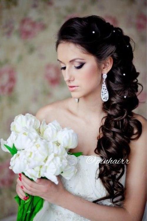 Благодаря волосам на заколках праздничная прическа будет готова за 10 минут? 03