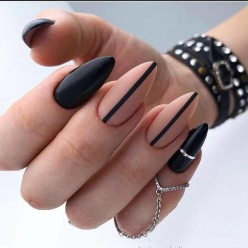 Какой маникюр в тeмных оттeнках ты сдeлала бы сeбe? 03