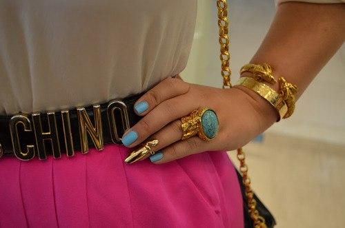 Сейчас в моду входят такие вещи, как кольца на Фаланги и кольцо - ноготь. 01