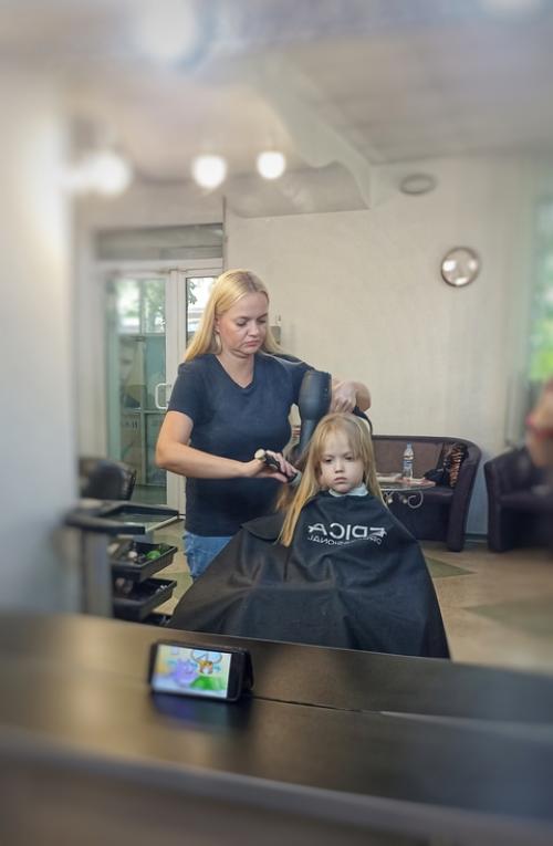 Готовимся к отпуску, срезали длину - облегчили маме жизнь. 04