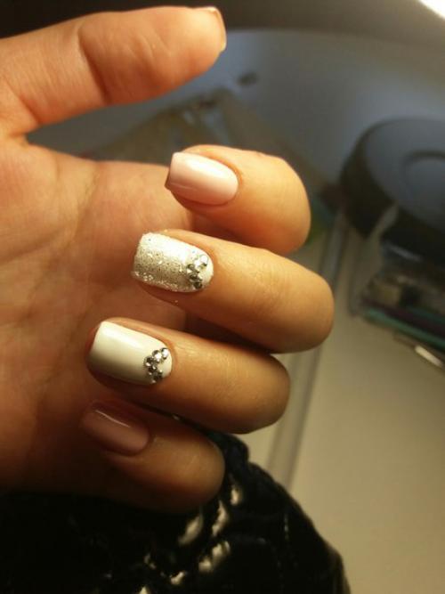 Девочки, месяц как закончила курсы (там впервые и сделала кому то маникюр и покрытие. 05