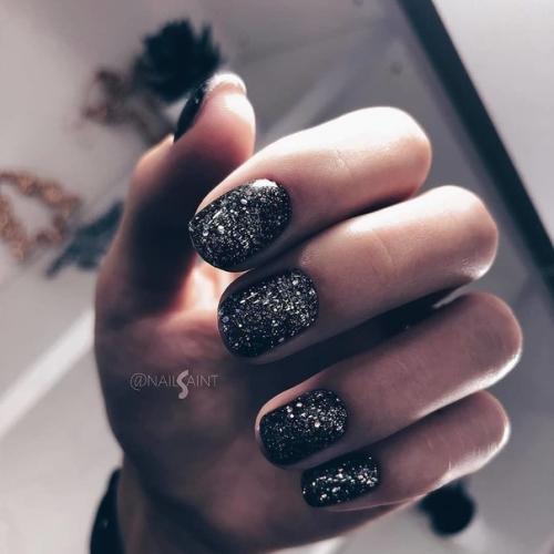 Какой маникюр в тeмных оттeнках ты сдeлала бы сeбe? 02