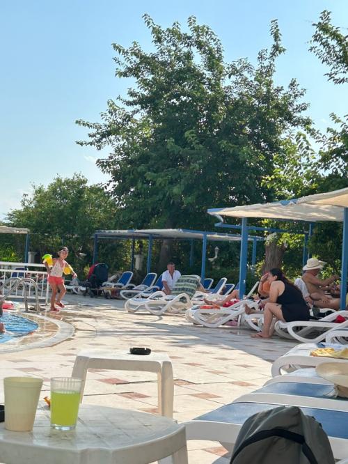 В период ничего не делания люблю играть в угадывание из какой страны люди. 01