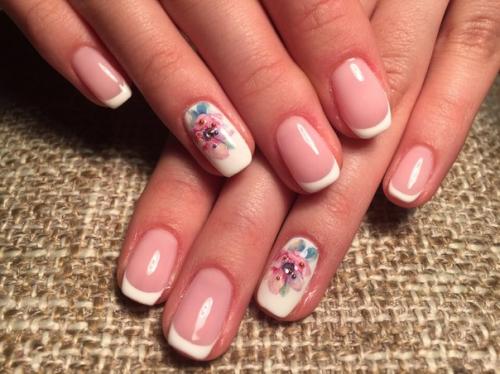 Привет. Может кому-то нужно кератиновое выпрямление волос или маникюр ( наращивание ногтей, покрытие гель лаком. 06