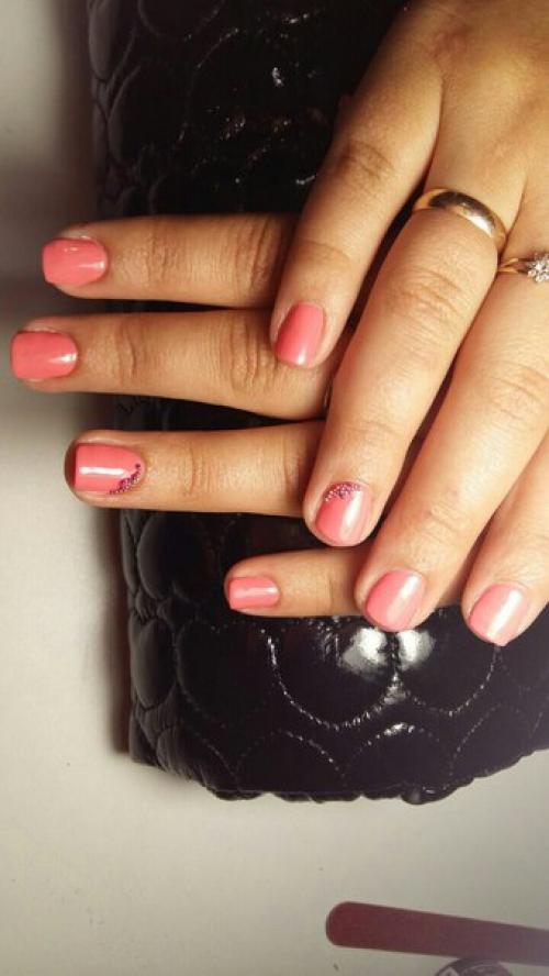 Девочки, месяц как закончила курсы (там впервые и сделала кому то маникюр и покрытие. 01