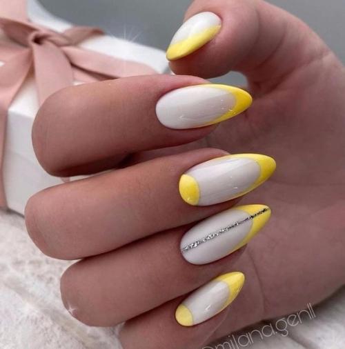 После яркого и эффектного маникюра со сложным дизайном часто хочется чего-то романтичного, изящного и утончённого. 03