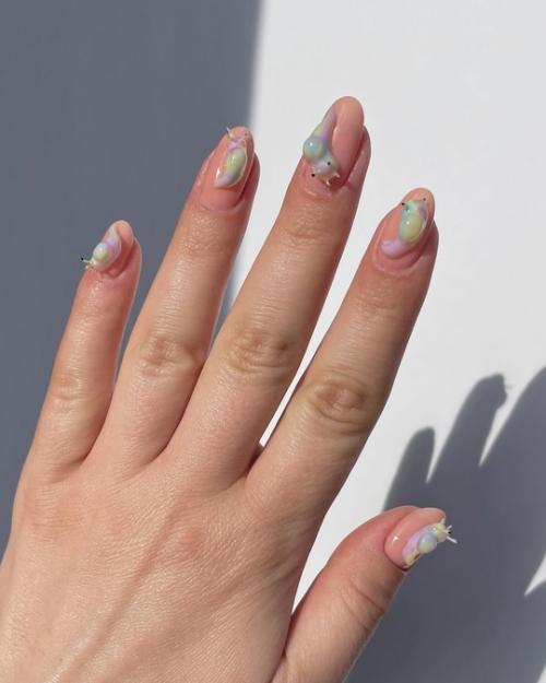 Маникюр со слизнями - это необычный и весьма заметный тренд, который может привлечь внимание своей оригинальностью. 03 Маникюр со слизнями - это необычный и весьма заметный тренд, который может привлечь внимание своей оригинальностью. 03