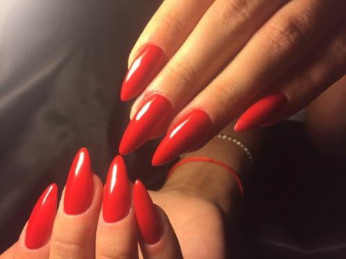 Привет. Может кому-то нужно кератиновое выпрямление волос или маникюр ( наращивание ногтей, покрытие гель лаком. 04