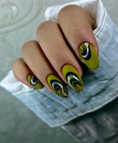 Гелевый маникюр и гель - лаки: гелевый маникюр и гель - лаки стали популярными в последние десятилетия. 03