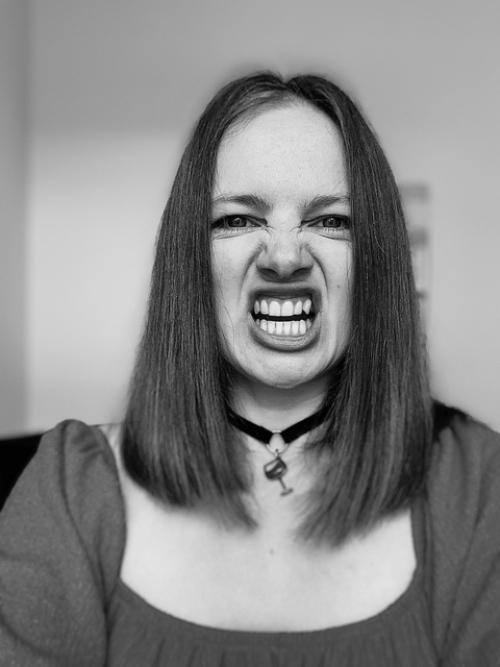 Ведьма не должна бояться даже самого мрачного леса, потому что она должна верить всей своей душой, что самое страшное в лесу - это она сама. 01