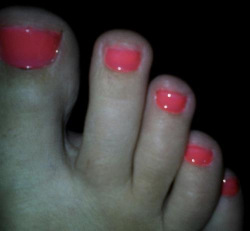 Анонимно, пожалуйста.  Девочки - мастерицы, оцените, пожалуйста, качество педикюра. 01