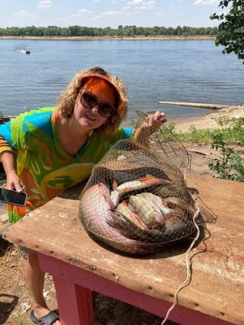 Женщины на рыбалке.  Опираясь на рассказы, анекдоты и фотографии, может сложиться впечатление, что рыбалка - исключительно мужское занятие. 05 Женщины на рыбалке.  Опираясь на рассказы, анекдоты и фотографии, может сложиться впечатление, что рыбалка - исключительно мужское занятие. 05