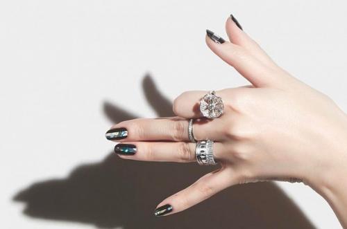 Стильный маникюр Битое Стекло: пошаговый урок. 01 Стильный маникюр Битое Стекло: пошаговый урок. 01