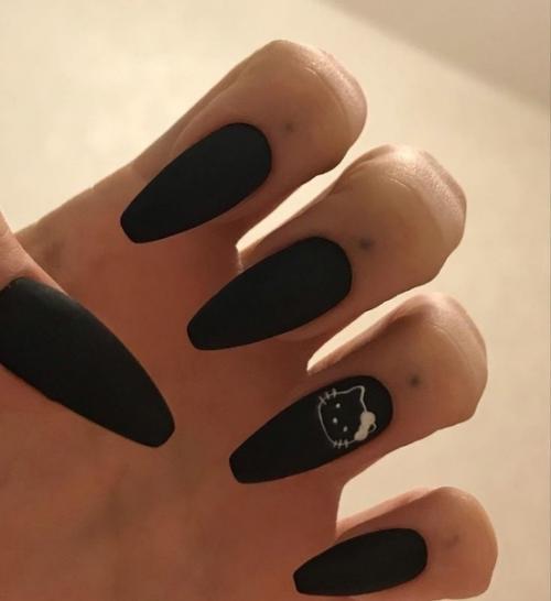 Легкий нежный маникюр - это классика. 01