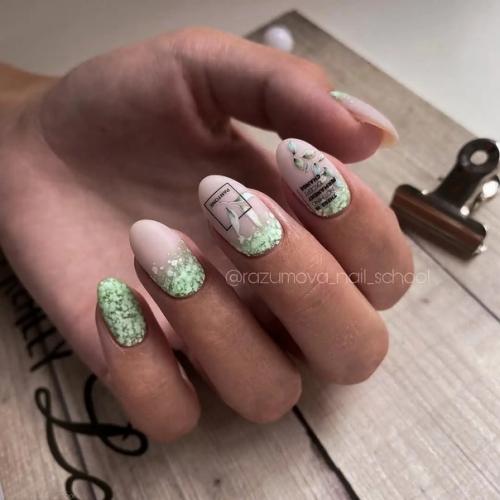 Сочетание пастельных оттенков смотрится на ногтях ярко и эксцентрично. 02