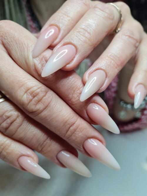 Маникюр омбре очень необычен и оригинален, а потому крайне привлекателен. 01