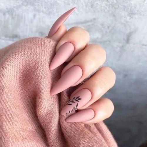 Легкий нежный маникюр - это классика. 04