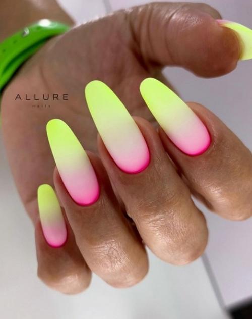 Разница между маникюром омбре и градиентом: 01