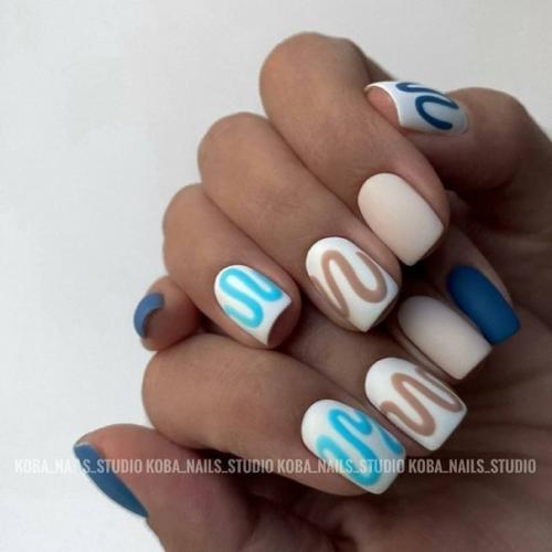 С каждым годом, дизайны маникюра становятся всё разнообразнее. 03