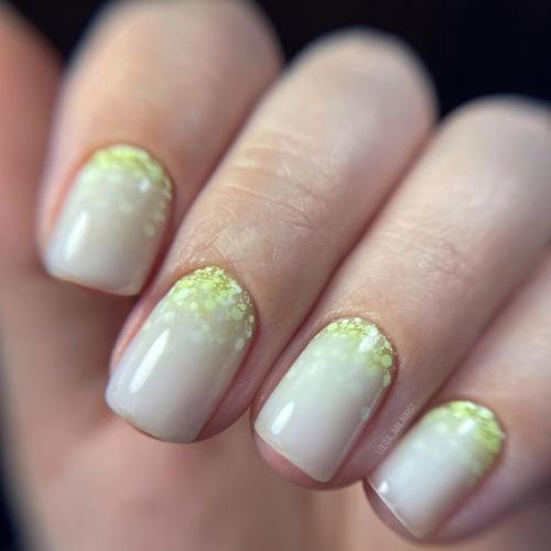 Сочетание пастельных оттенков смотрится на ногтях ярко и эксцентрично. 01