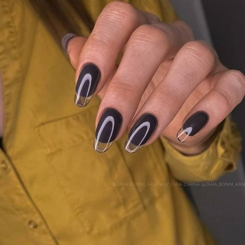 С каждым годом, дизайны маникюра становятся всё разнообразнее. 08