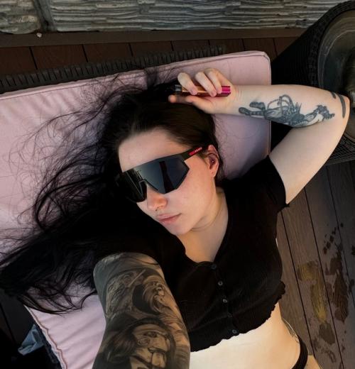 1. купила за 5 к огромную капибару (собрала миллион улыбок девушек и детей, один мужик на всю улицу заорал это что огромная капибара а). 05