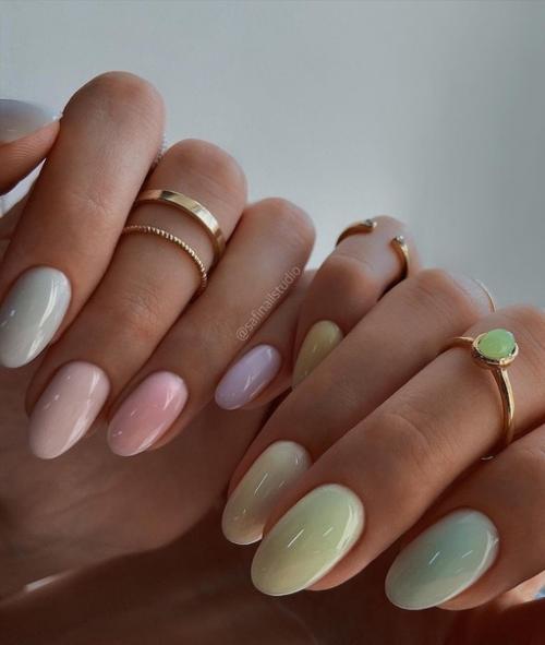 Сочетание пастельных оттенков смотрится на ногтях ярко и эксцентрично. 04