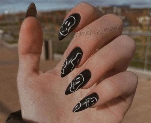 Легкий нежный маникюр - это классика. 03