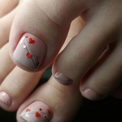 Педикюр с сердечками. 07