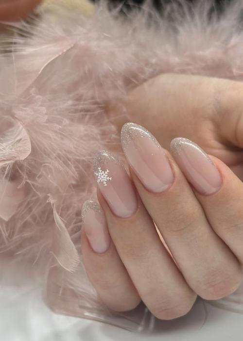 Пока мы все хорошо отмечаем новый год, покажу вам прошлогодние ногти. 01