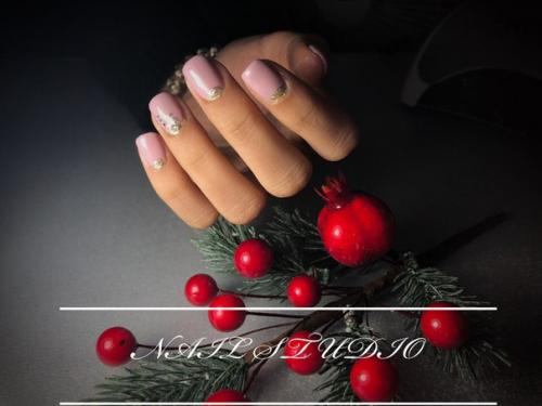 Красивый маникюр - это один из секретов успеха девушки. 02