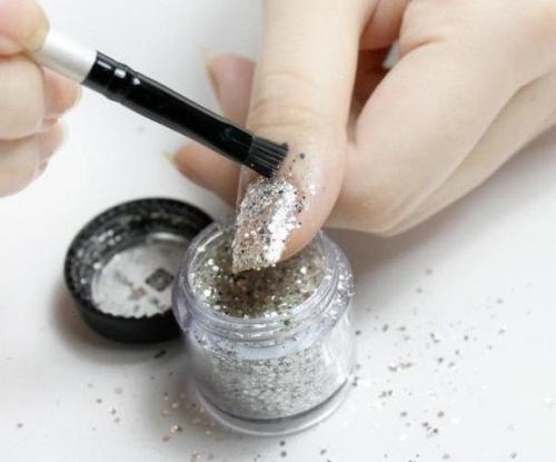 Модные блестки?   В этом сезоне, как никогда актуален маникюр с нанесением блесток? 02