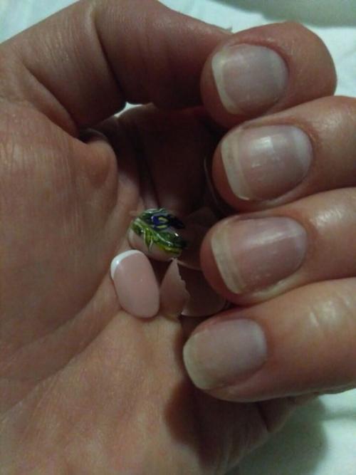 Привет всем, нужен совет мастеров, работающих со сложными ноготками. 01