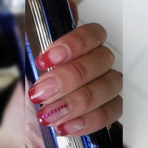 Привет, девчонки!  Начала покрытием ногтей гель лаком буквально 2-3 недели назад заниматься. 03